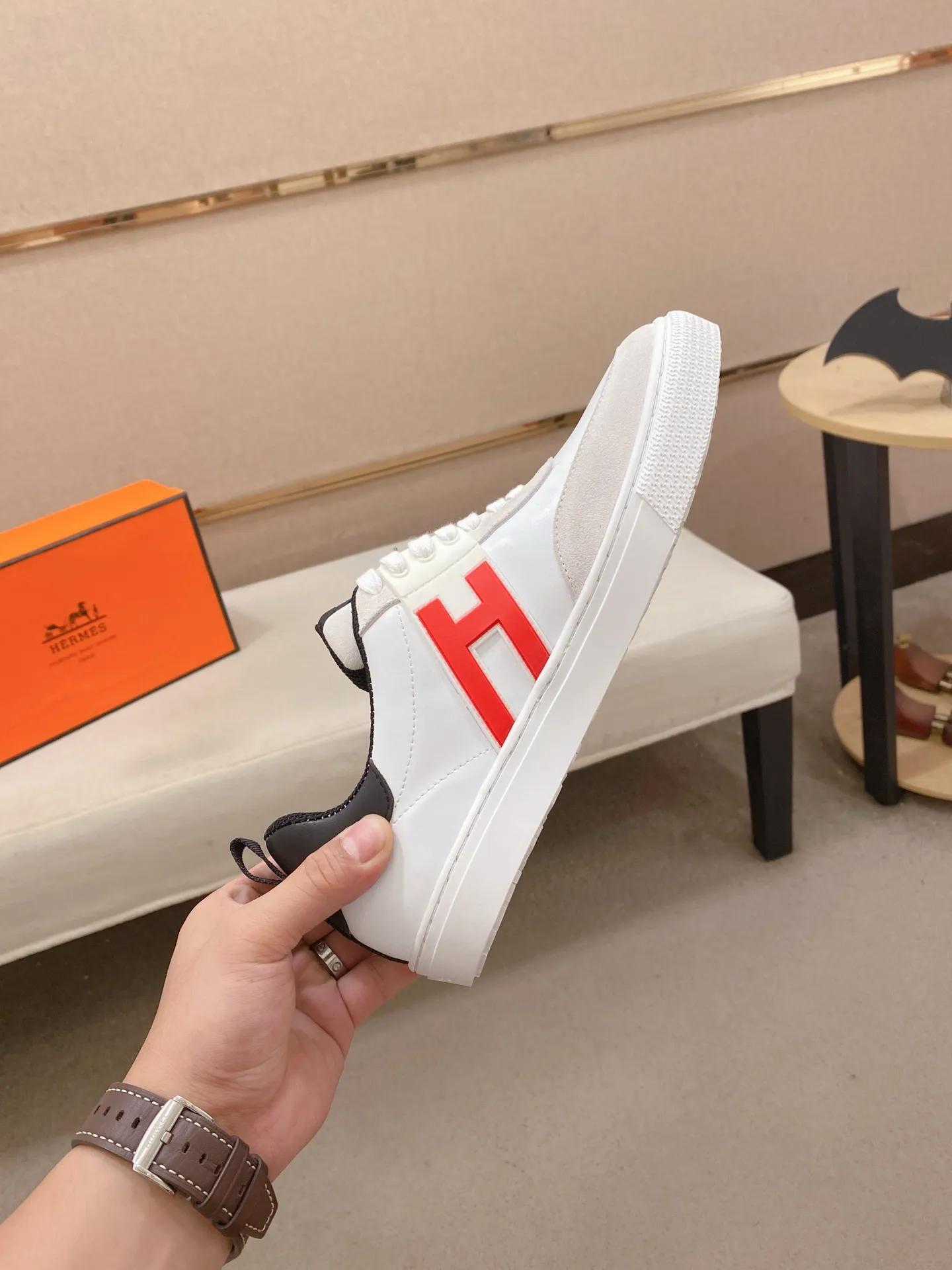 Men's clothing and shoes💰: 400💰Couple model💏"HERMES"【Classic original single version】Hermès; top 🔝purchasing agent🔍🔍latest 🇺🇸 counter sale simultaneously, original version imported from Italy ▲▲ox Leather ▲▲Exquisite workmanship (Italian 🇮🇹Imported water-dyed 🐂cowhide lining) sole: Original sole provided by the original factory, ⚠️exclusive double-layer activity·TPR·rubber·combined molded outsole; Male and female code numbers: 36-44 (can be customized to 45/46, non-refundable)